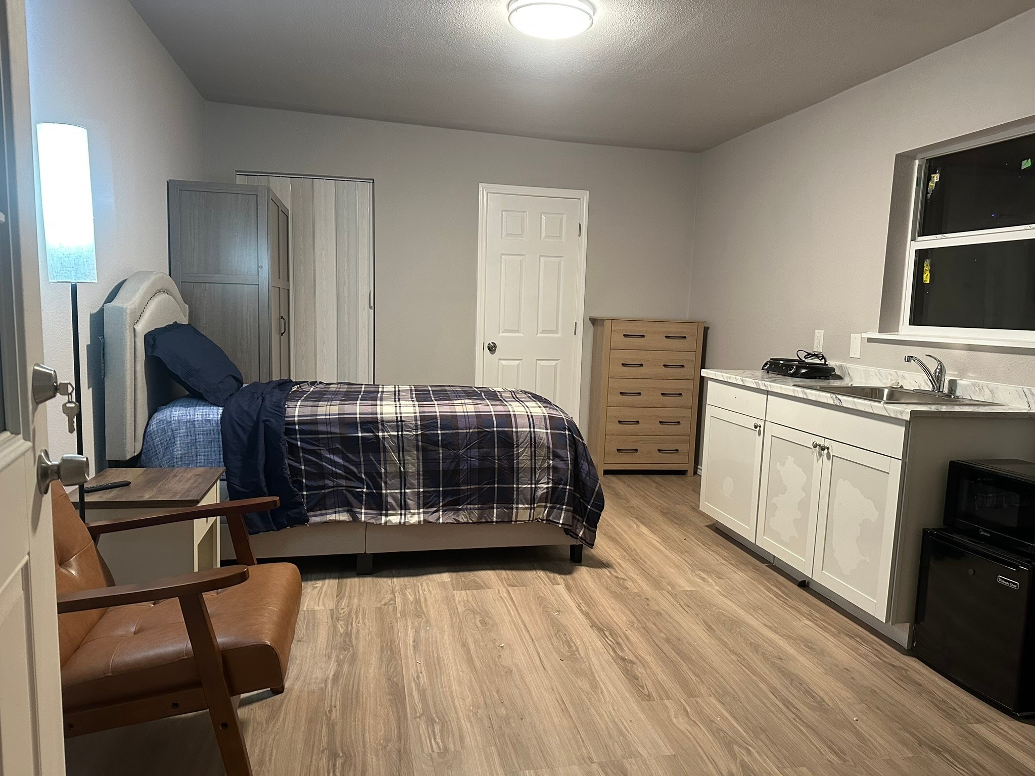 10811 Cranbrook Road Houston, TX 77042 - Photo 7 of 10 a bedroom with a bed and a flat tv screen on the dresser