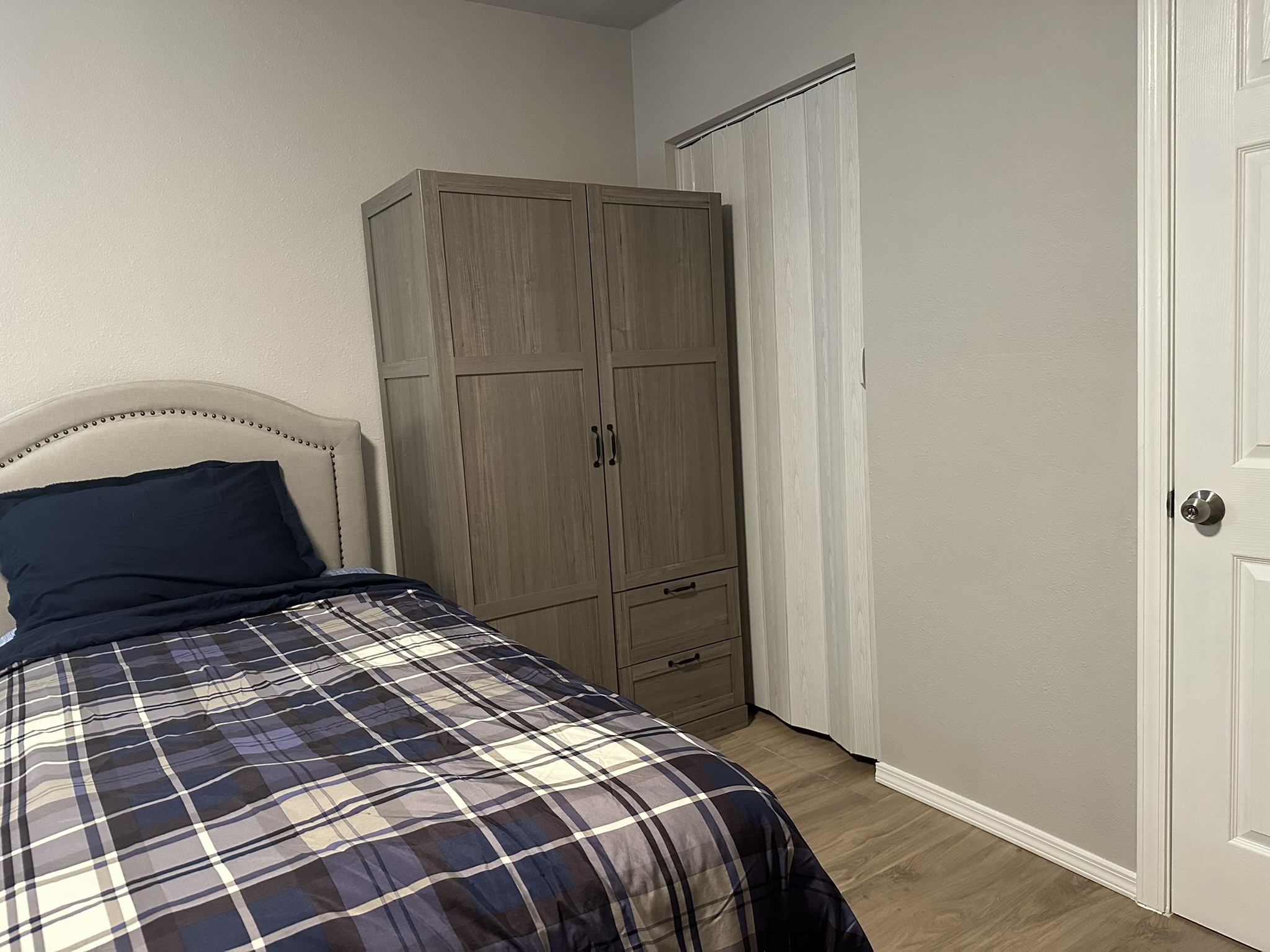 10811 Cranbrook Road Houston, TX 77042 - Photo 8 of 10 a bedroom with a bed and a mirror