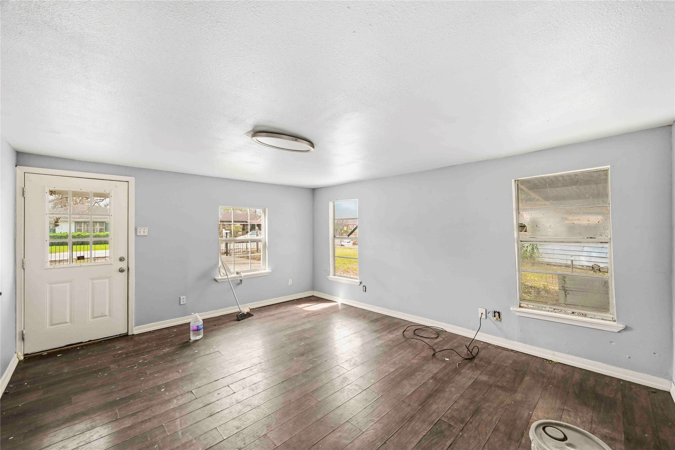 5513 Makeig Street Houston, TX 77026 - Photo 25 of 33 A bright and versatile room with natural light, a simple layout, and a comfortable space ready for your personal touch.