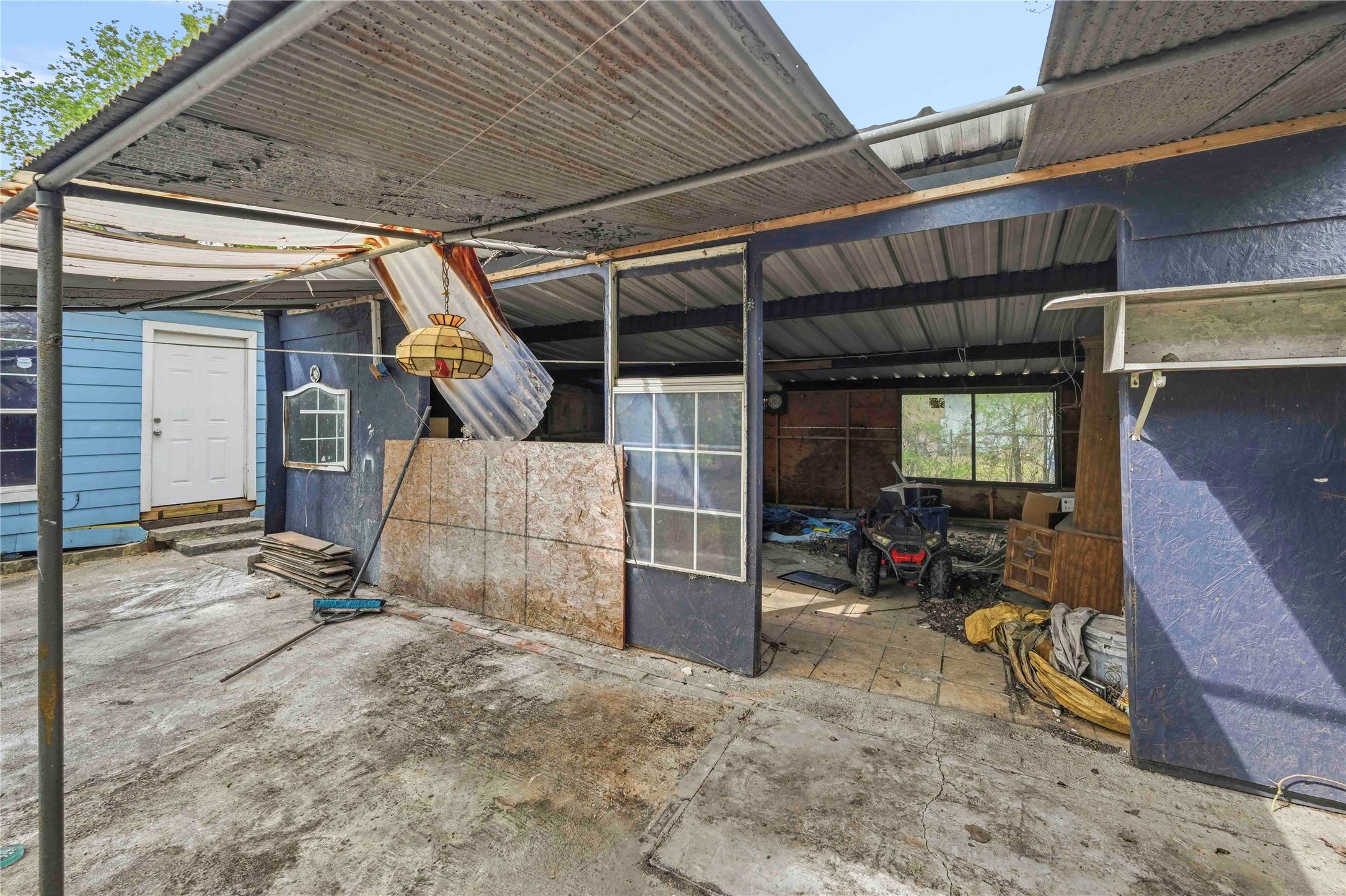 5513 Makeig Street Houston, TX 77026 - Photo 28 of 33 Covered outdoor area featuring a functional layout with both open and enclosed sections, offering a versatile space with potential for customization and outdoor enjoyment.