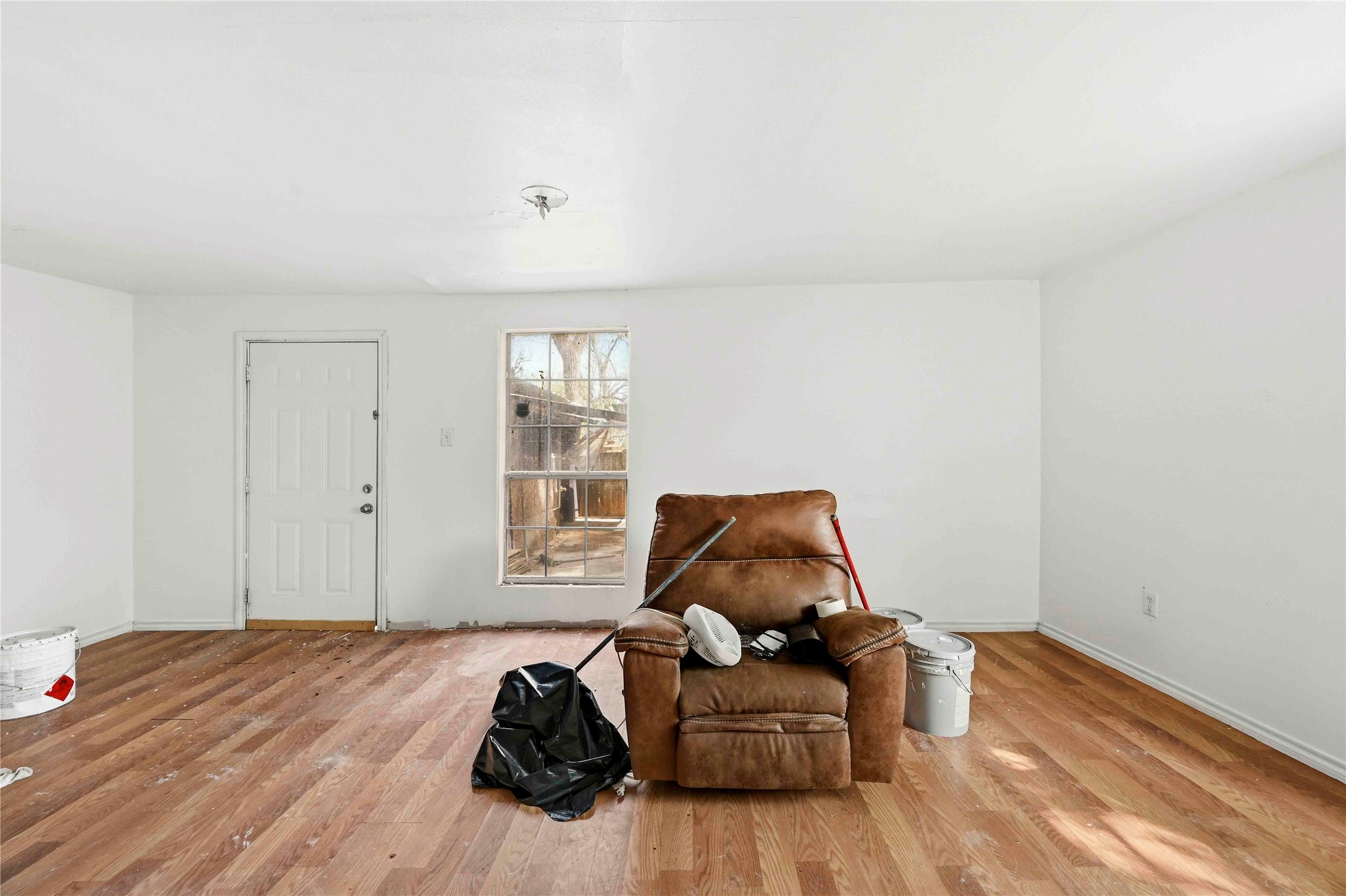 5513 Makeig Street Houston, TX 77026 - Photo 8 of 33 This room features a bright space with wooden flooring and a large window for enhanced natural lighting.