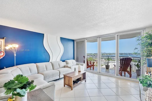 $2,650 | 18031 Biscayne Boulevard, Unit 1401, Aventura, FL 33160