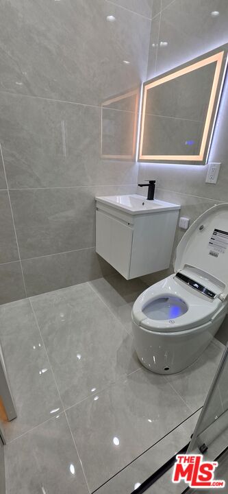 18745 Lull Street Reseda, CA 91335 - Photo 15 of 19