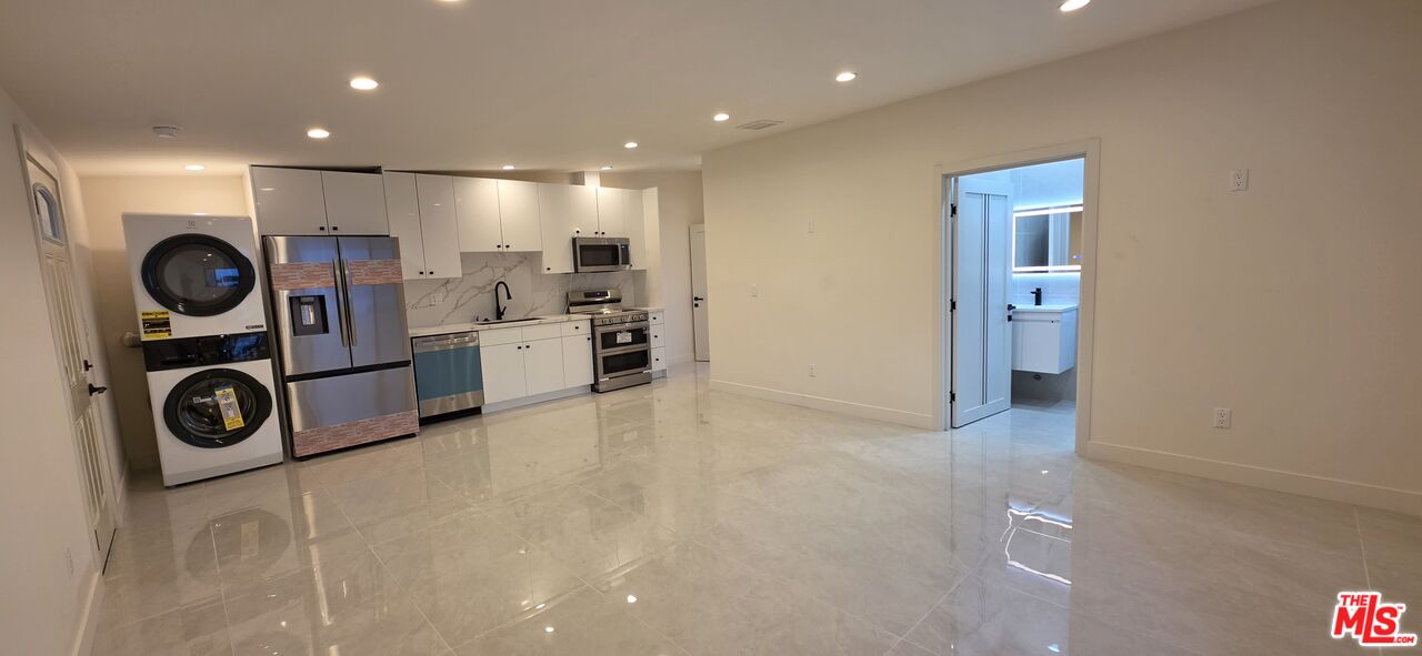 18745 Lull Street Reseda, CA 91335 - Photo 16 of 19