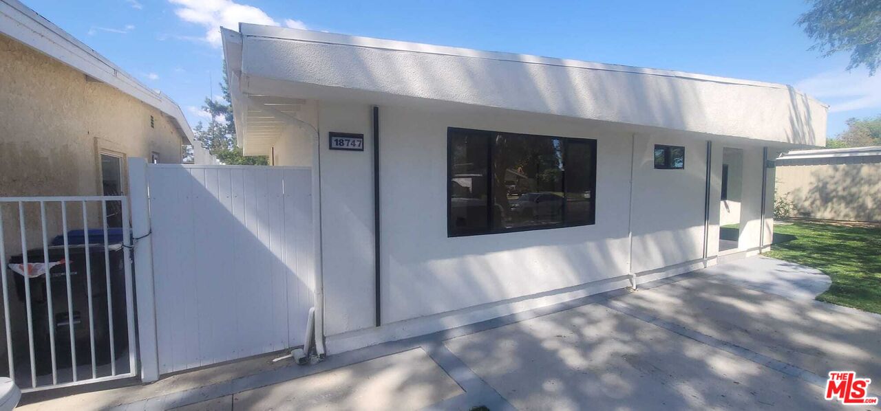 18745 Lull Street Reseda, CA 91335 - Photo 3 of 19