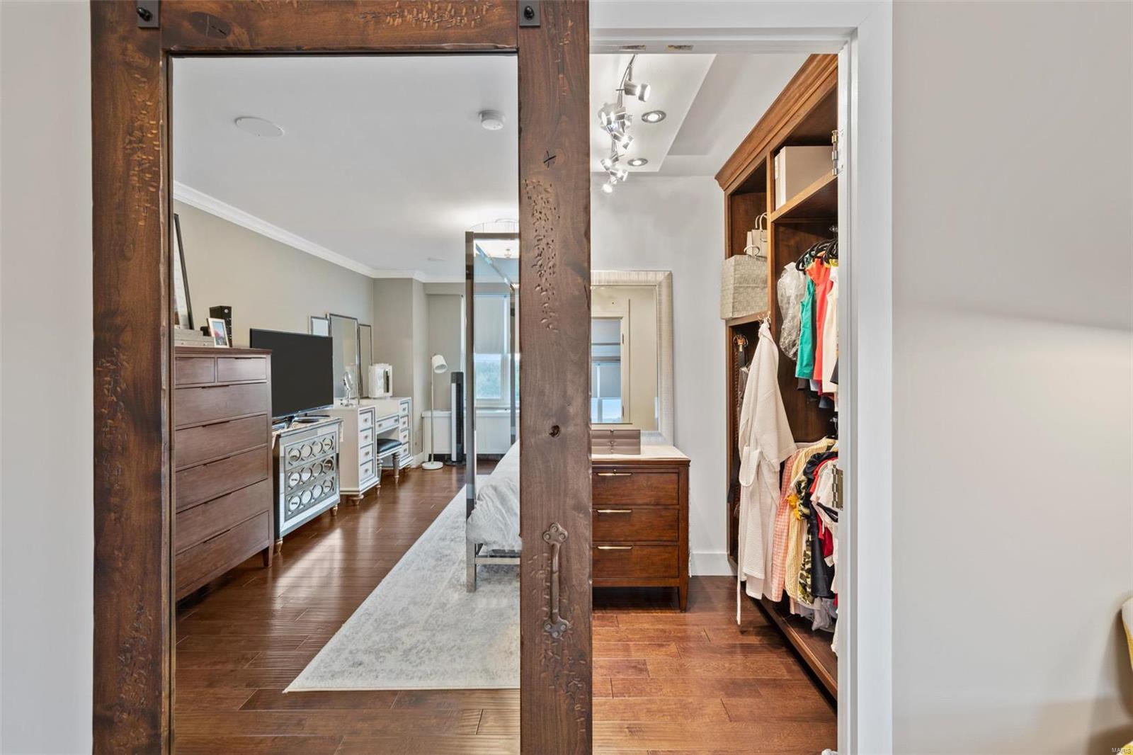 900 South Hanley Road, Unit 8E St. Louis, MO 63105 - Photo 27 of 39 Gallery Image 27
