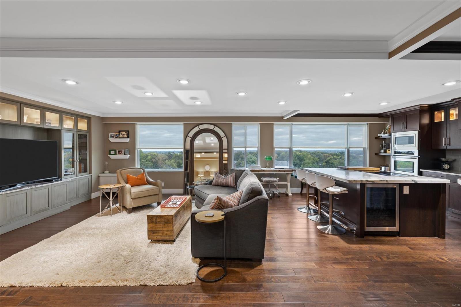 900 South Hanley Road, Unit 8E St. Louis, MO 63105 - Photo 8 of 39 Gallery Image 8