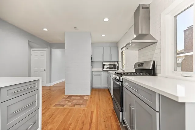 $4,500 | 1004 South Street, Unit 2, Boston, MA 02131