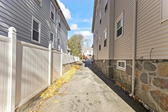 $4,500 | 1004 South Street, Unit 2, Boston, MA 02131