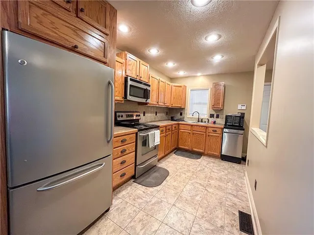 $349,000 | 2222 A State Line Road, Prescott, KS 66767