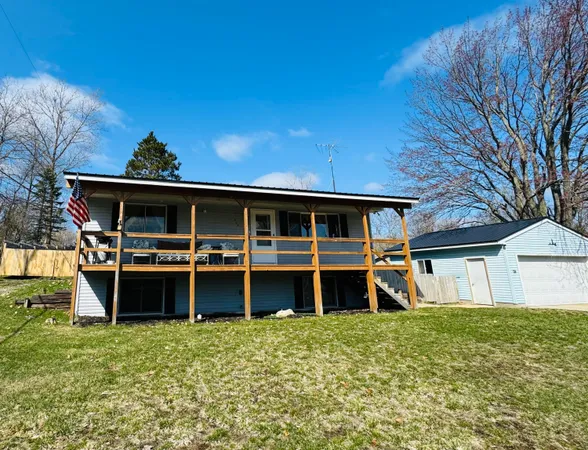 $215,000 | 305 Monroe Avenue, Big Rapids, MI 49307