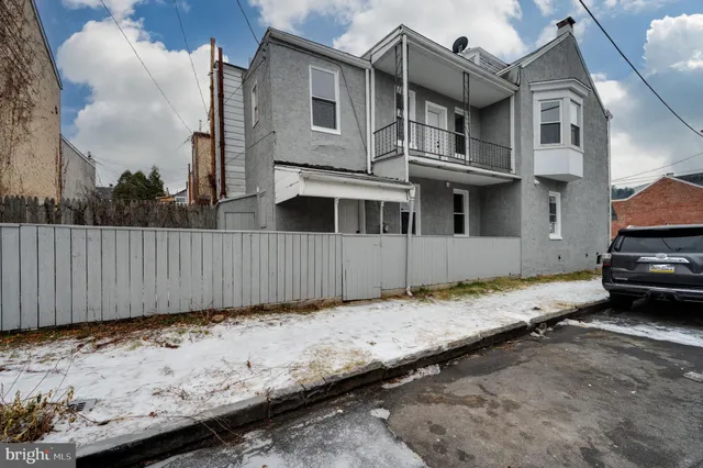 a view of a building with a snow on the side of the road