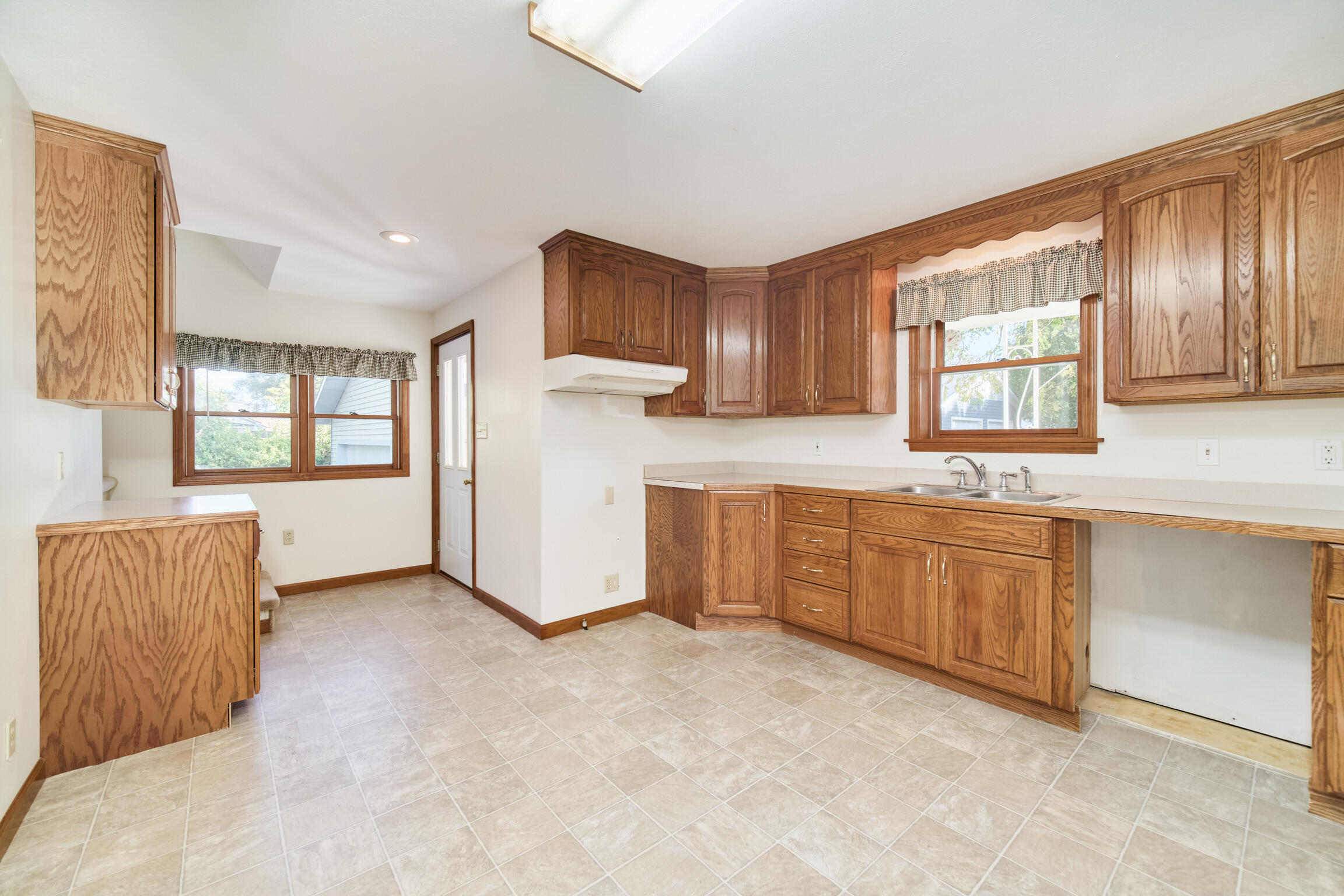 613 Ramsdell Street Manistee, MI 49660 - Photo 15 of 49 Kitchen