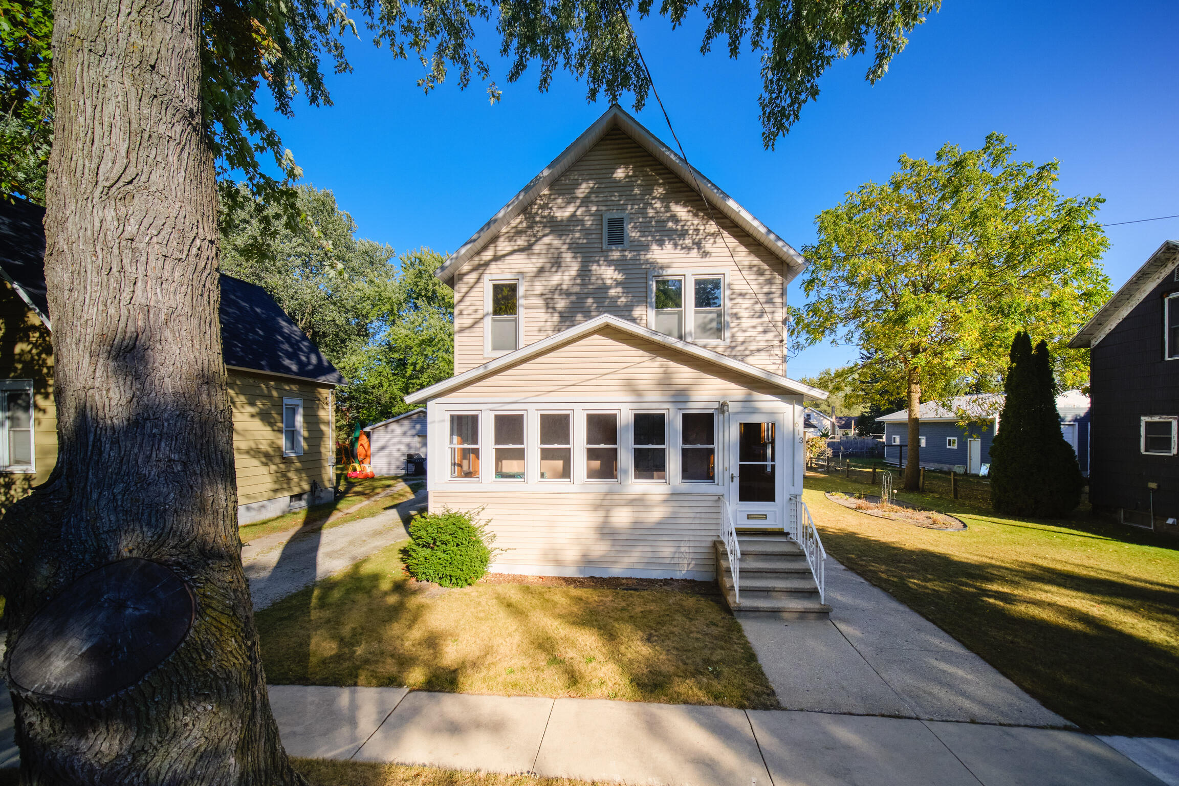 613 Ramsdell Street Manistee, MI 49660 - Photo 2 of 49 Front of Home