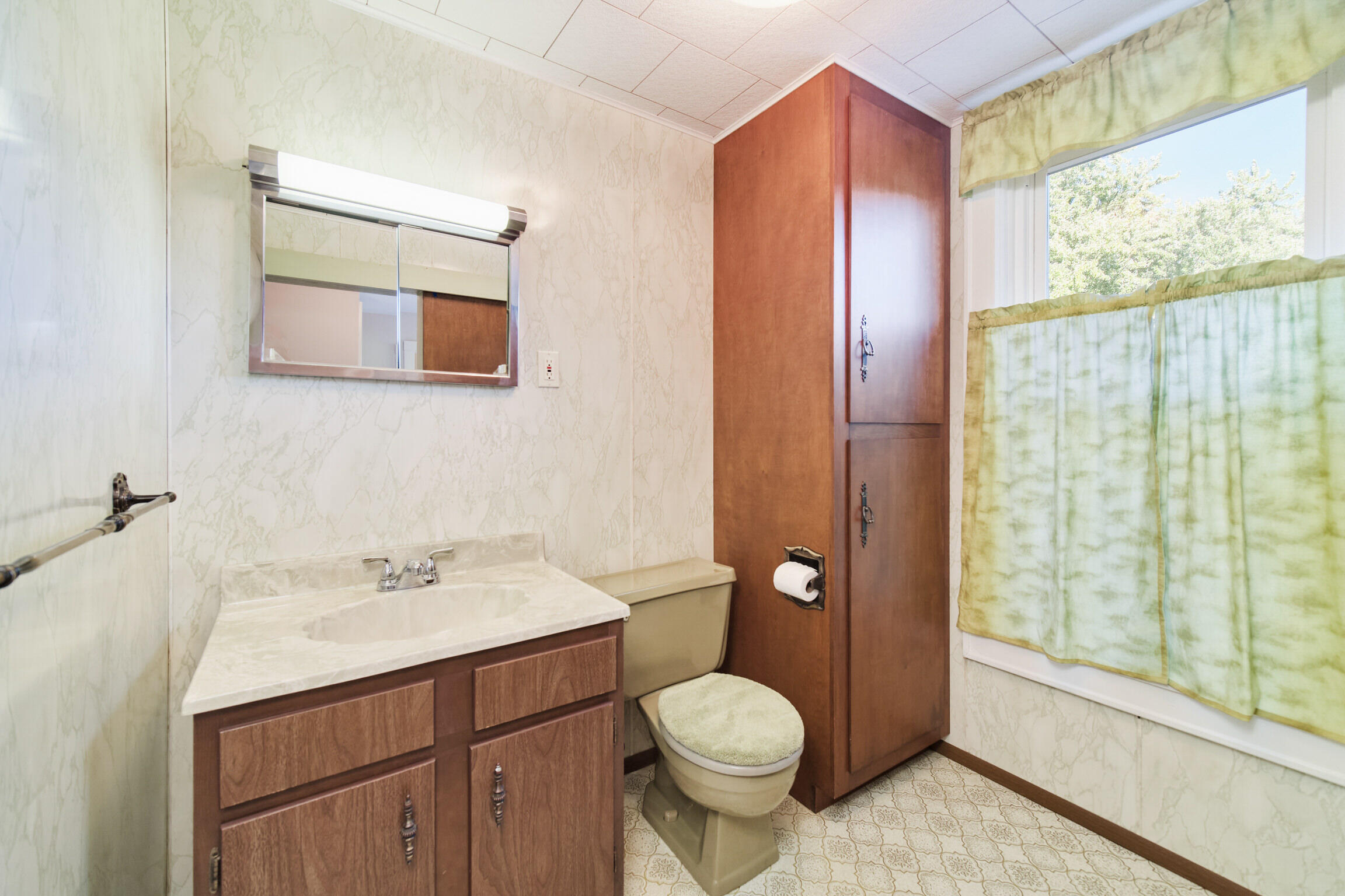613 Ramsdell Street Manistee, MI 49660 - Photo 35 of 49 1/2 Bath