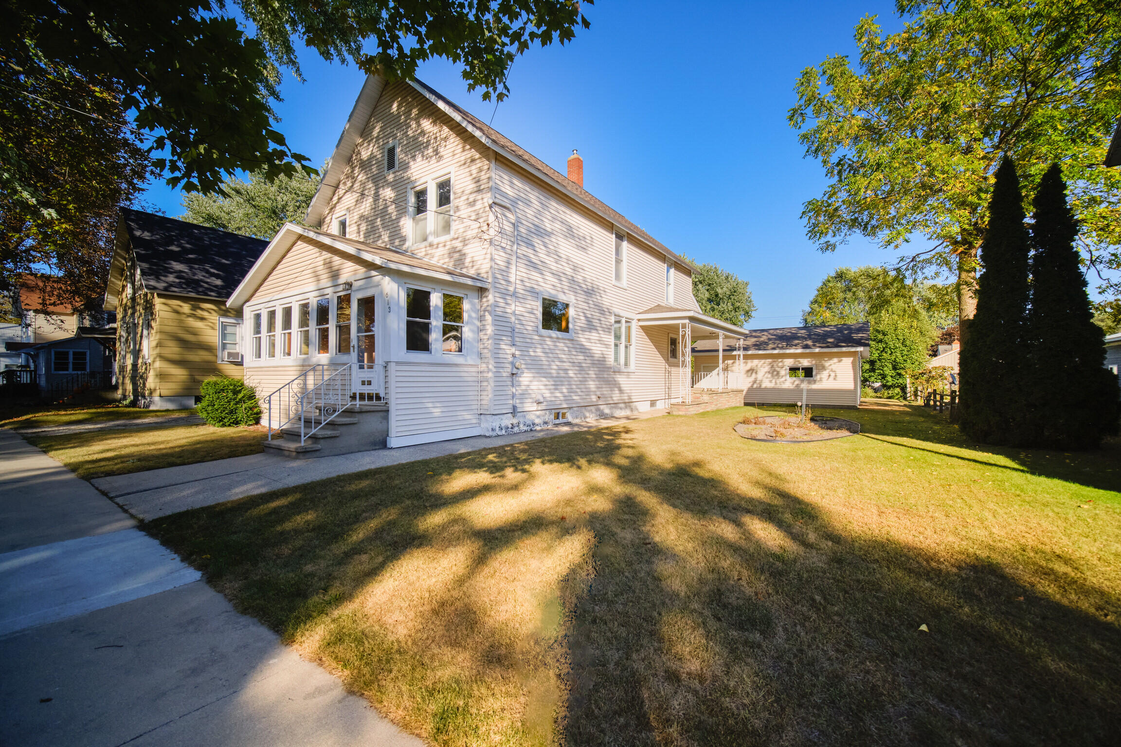 613 Ramsdell Street Manistee, MI 49660 - Photo 5 of 49 South Side yard