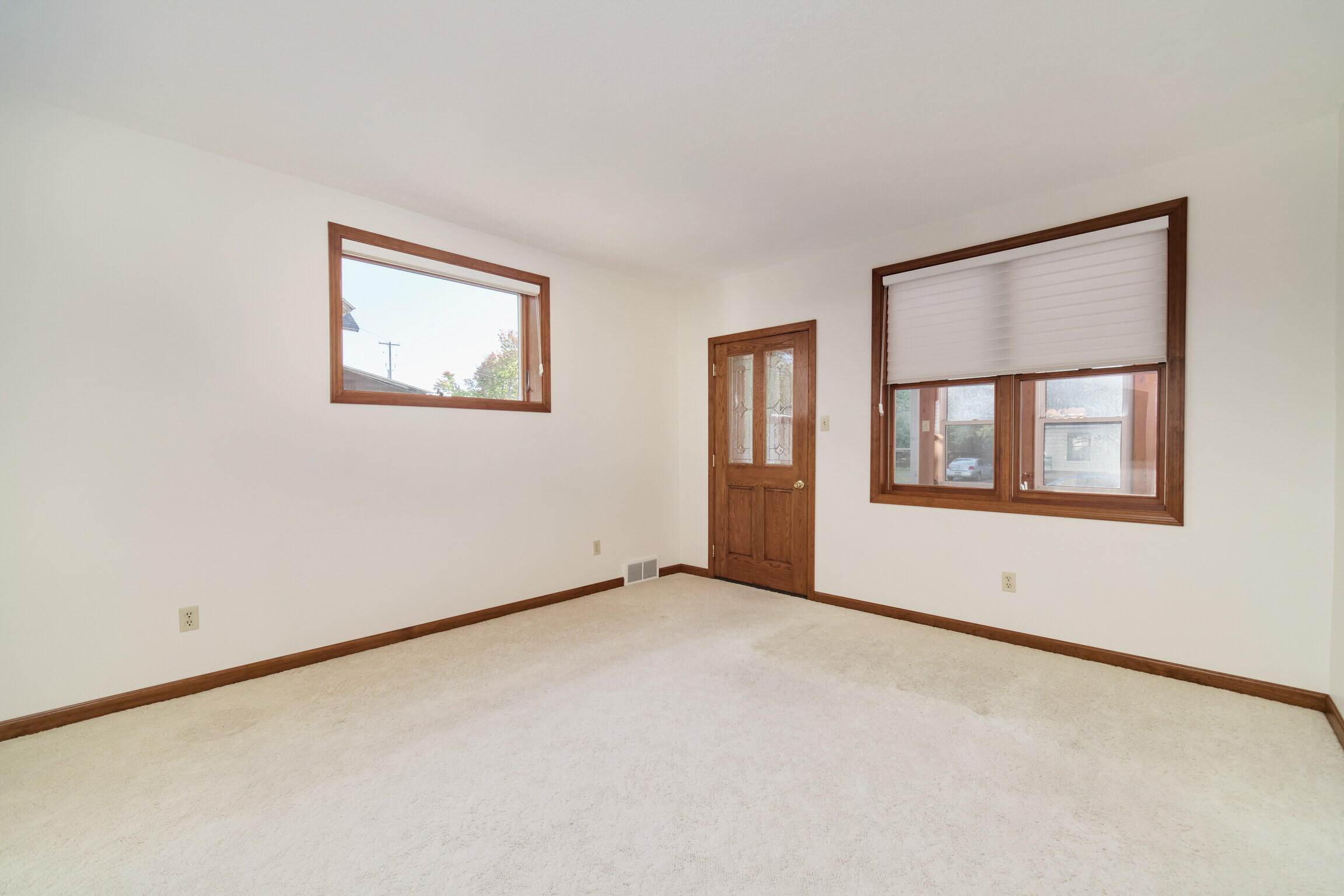 613 Ramsdell Street Manistee, MI 49660 - Photo 10 of 49 Living Room