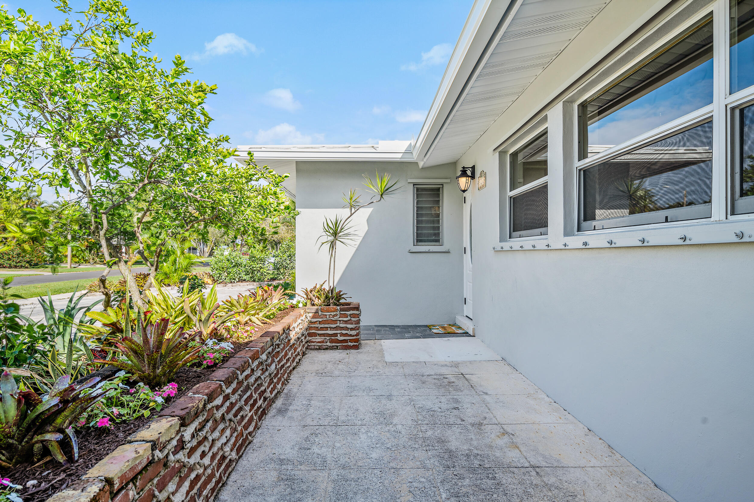 520 Inlet Road North Palm Beach, FL 33408 - Photo 19 of 26 Front porch