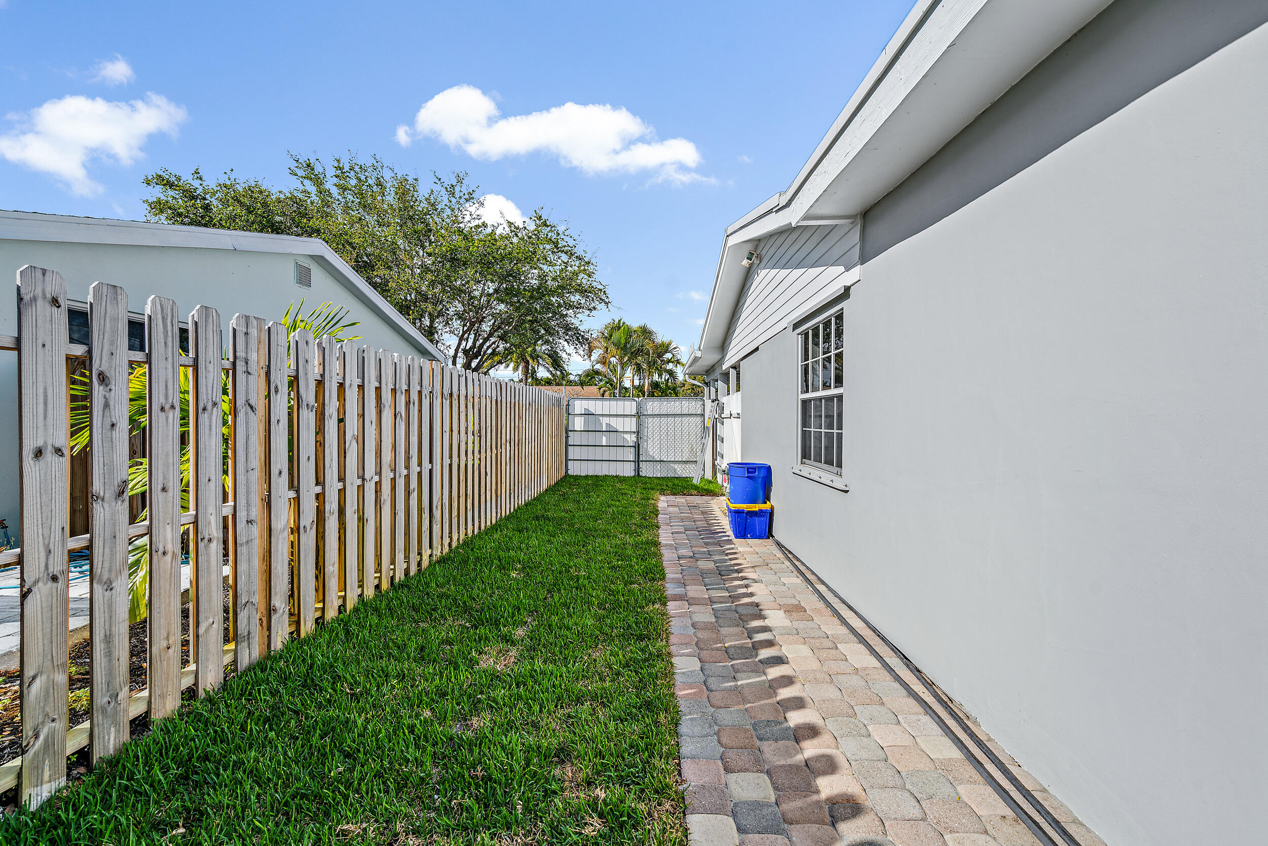 520 Inlet Road North Palm Beach, FL 33408 - Photo 20 of 26 Exterior side