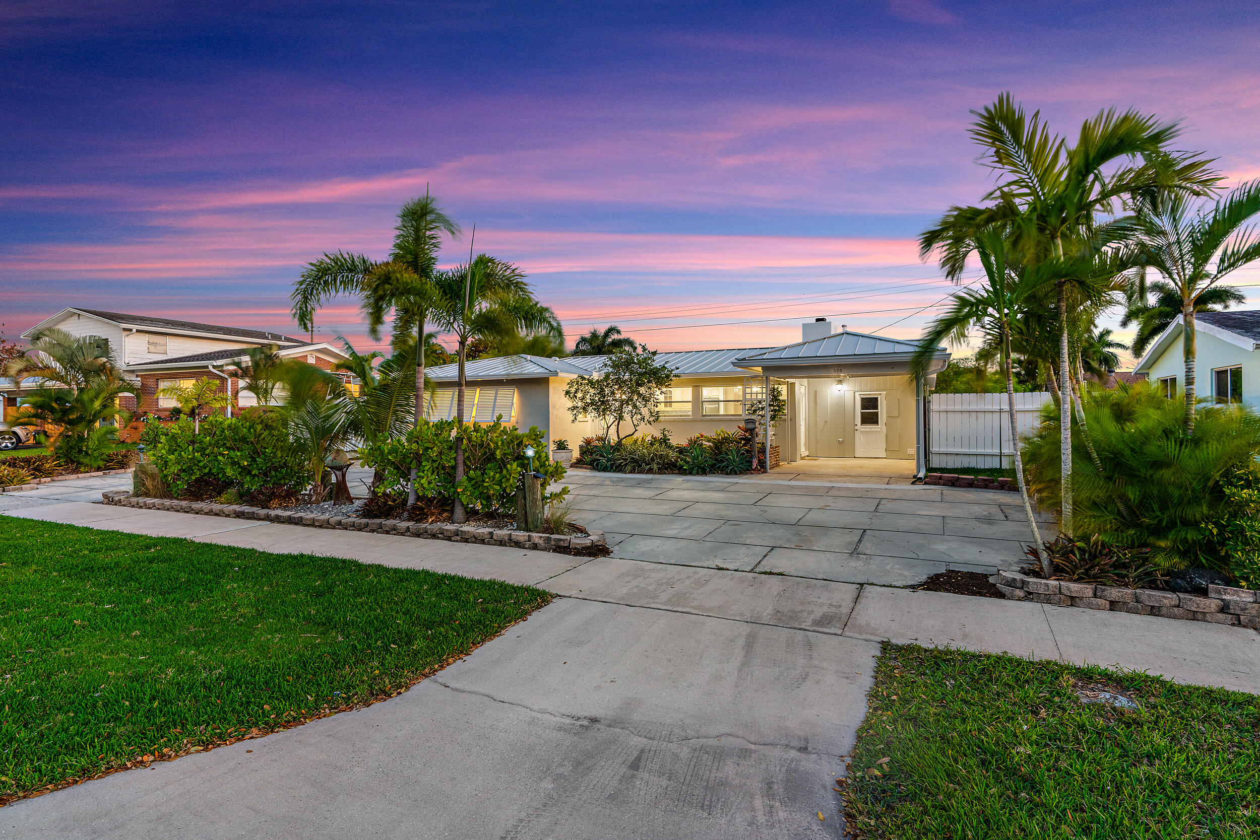520 Inlet Road North Palm Beach, FL 33408 - Photo 2 of 26 Exterior Front