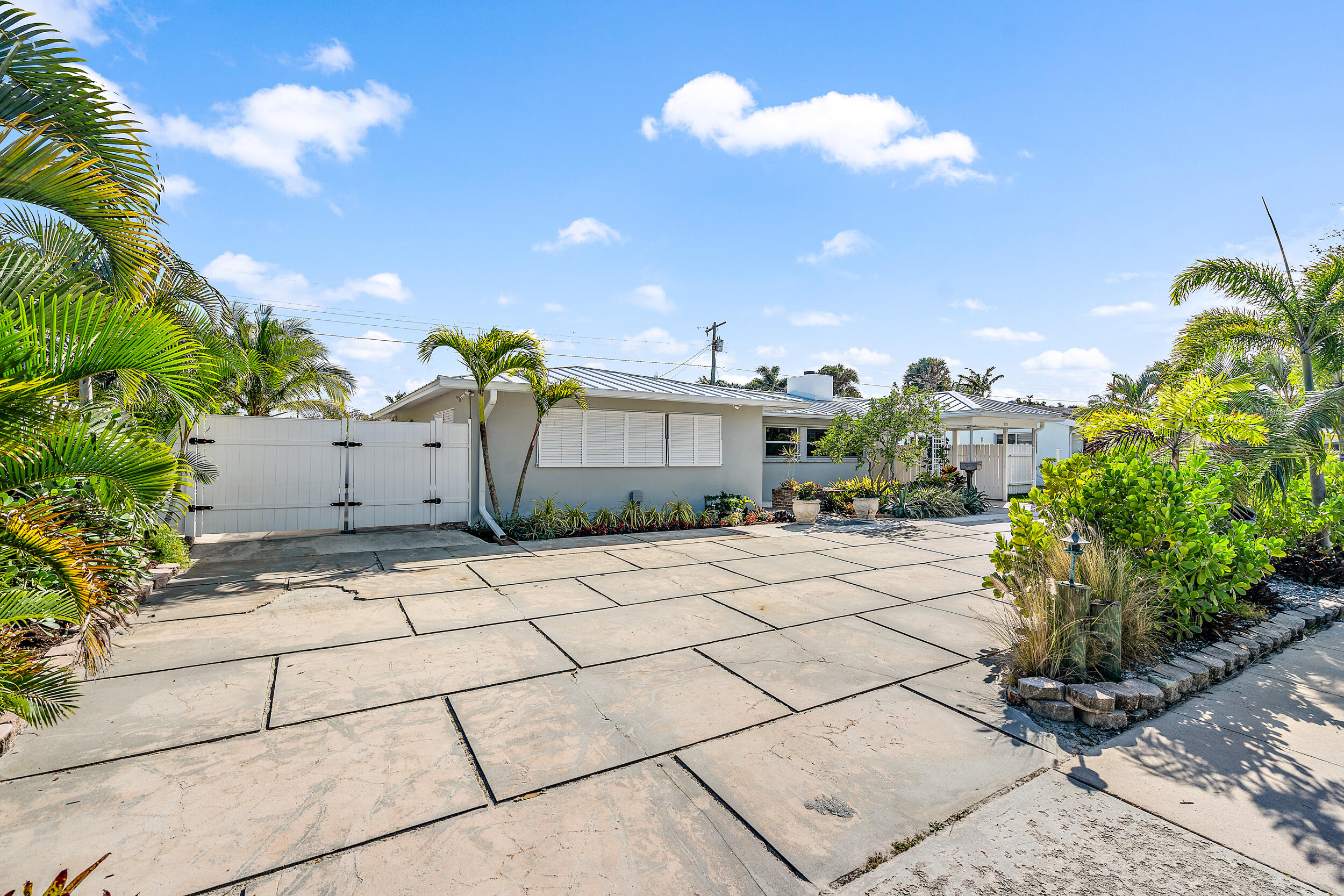 520 Inlet Road North Palm Beach, FL 33408 - Photo 3 of 26 Exterior Front