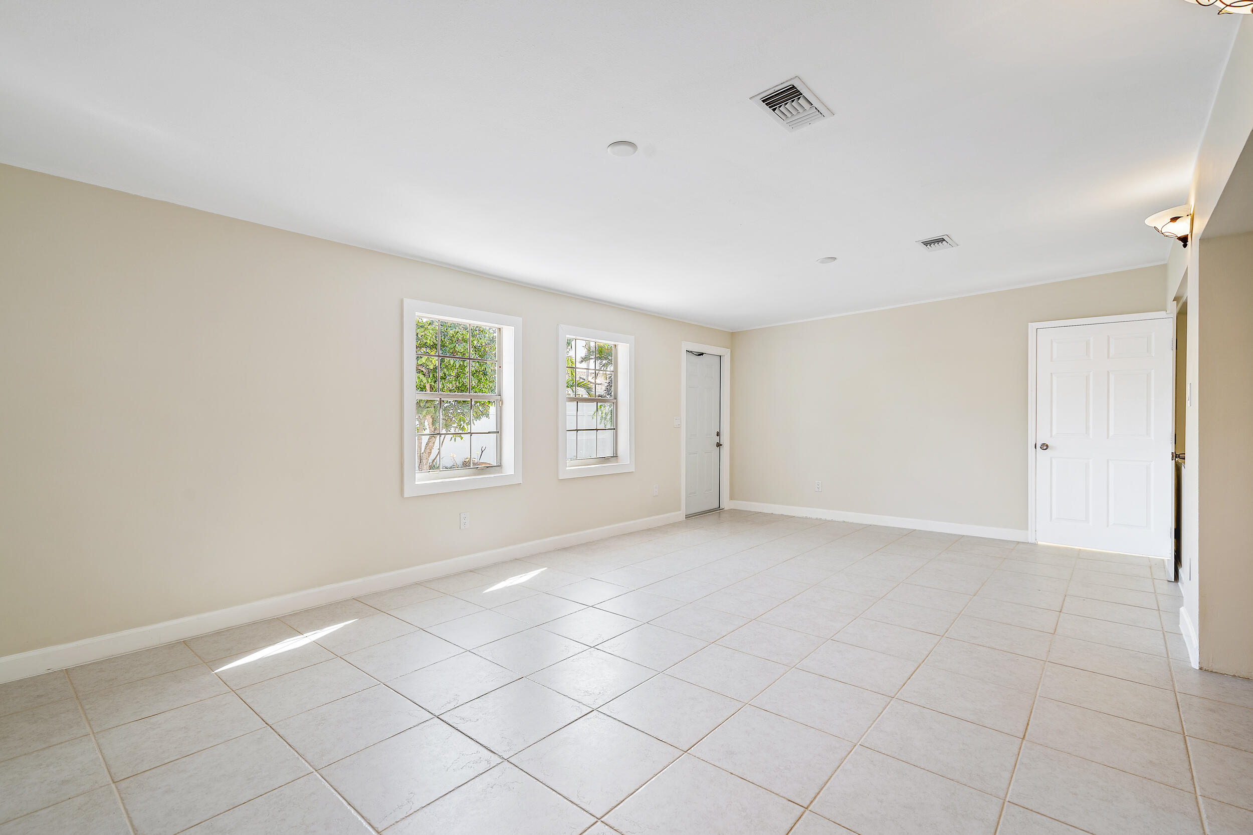 520 Inlet Road North Palm Beach, FL 33408 - Photo 9 of 26 Interior