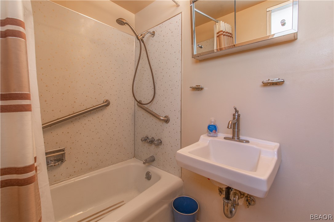 458 Edgemoor Road Big Bear Lake, CA 92315 - Photo 20 of 47 a bathroom with a sink a vanity and shower