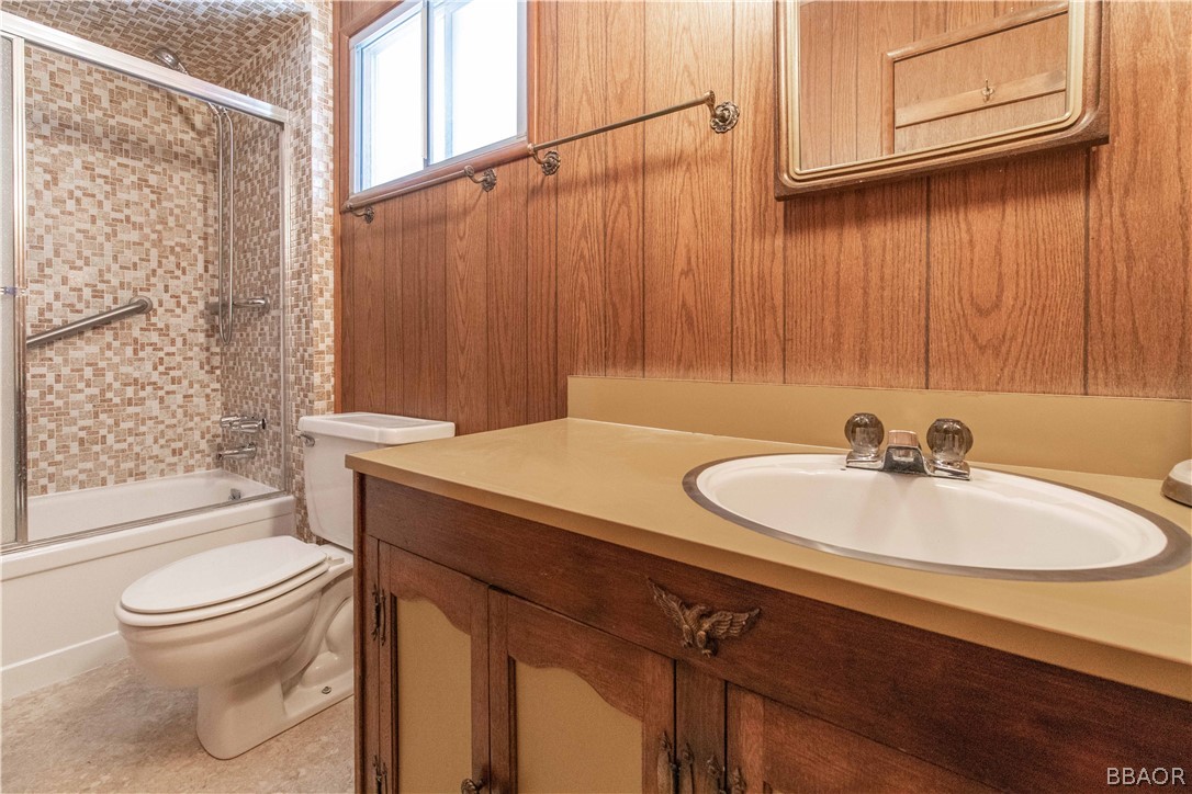 458 Edgemoor Road Big Bear Lake, CA 92315 - Photo 29 of 47 a bathroom with a sink a toilet and shower