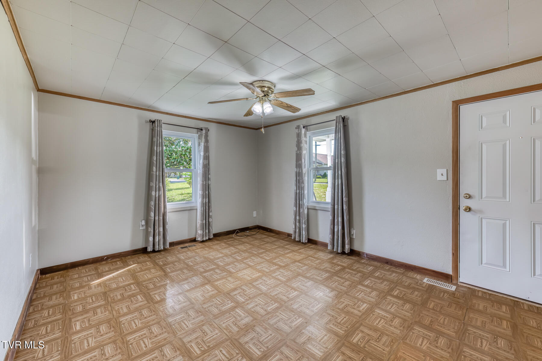 945 North Elm Avenue Erwin, TN 37650 - Photo 6 of 46 945 N Elm Ave-6