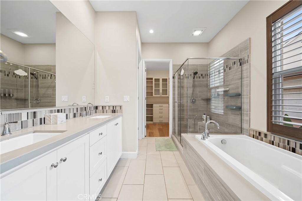 114 Guinness Irvine, CA 92620 - Photo 21 of 43 a bathroom with a granite countertop bathtub a sink and a large mirror