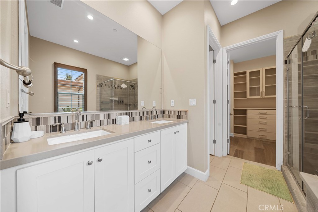 114 Guinness Irvine, CA 92620 - Photo 22 of 43 a bathroom with double sink and a mirror