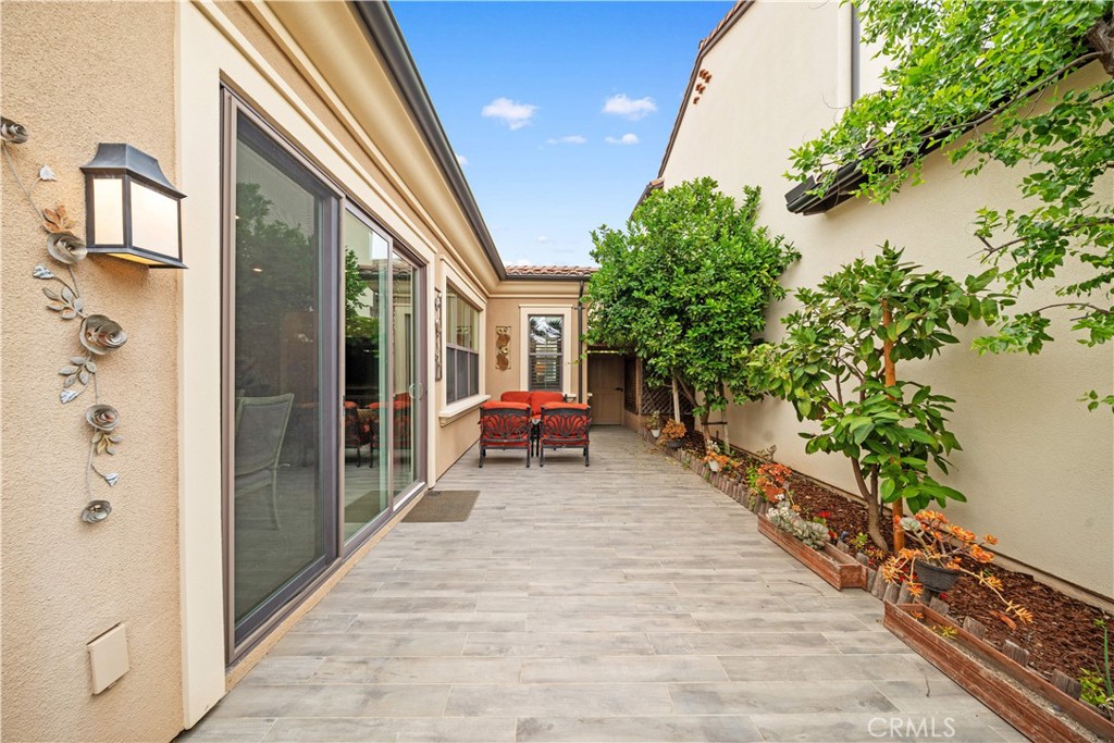 114 Guinness Irvine, CA 92620 - Photo 33 of 43 a balcony with furniture and a potted plant