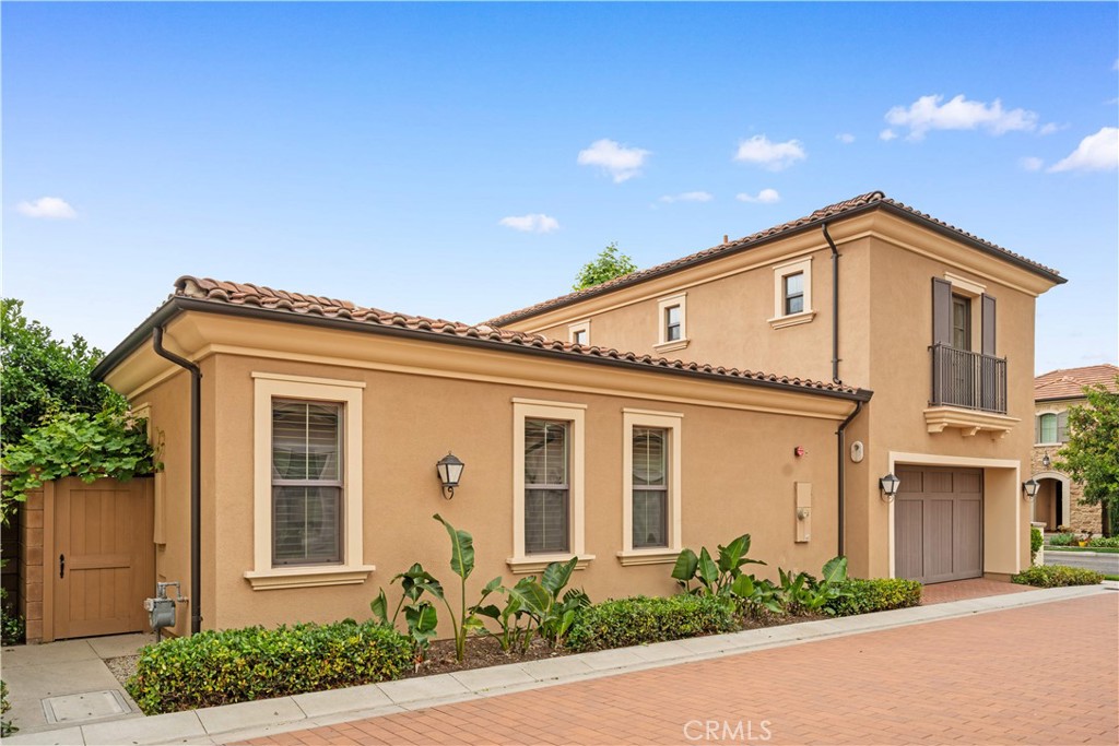 114 Guinness Irvine, CA 92620 - Photo 38 of 43 a front view of a house with yard