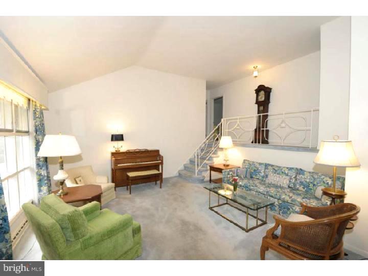 725 Cambridge Road Bala Cynwyd, PA 19004 - Photo 14 of 21 Living Room