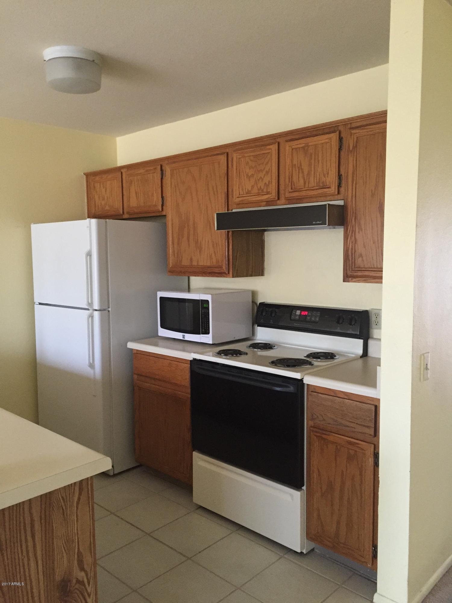 1725 East Grandview Road Phoenix, AZ 85022 - Photo 4 of 18 Range, Refrigerator