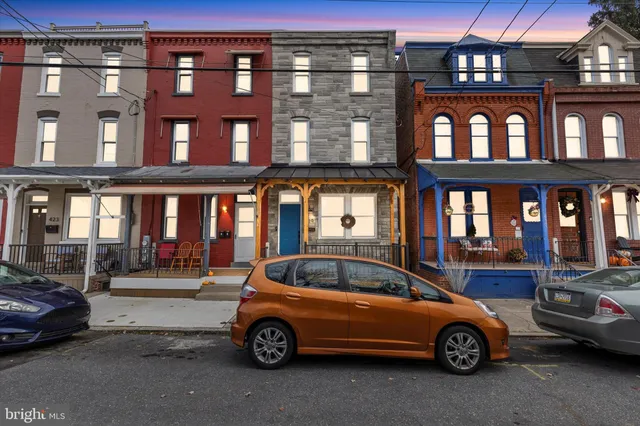 a car parked in front of a building