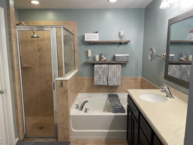 1365 Royal Dornoch Drive Jacksonville, FL 32221 - Photo 26 of 32 a bathroom with a sink a mirror and a bathtub