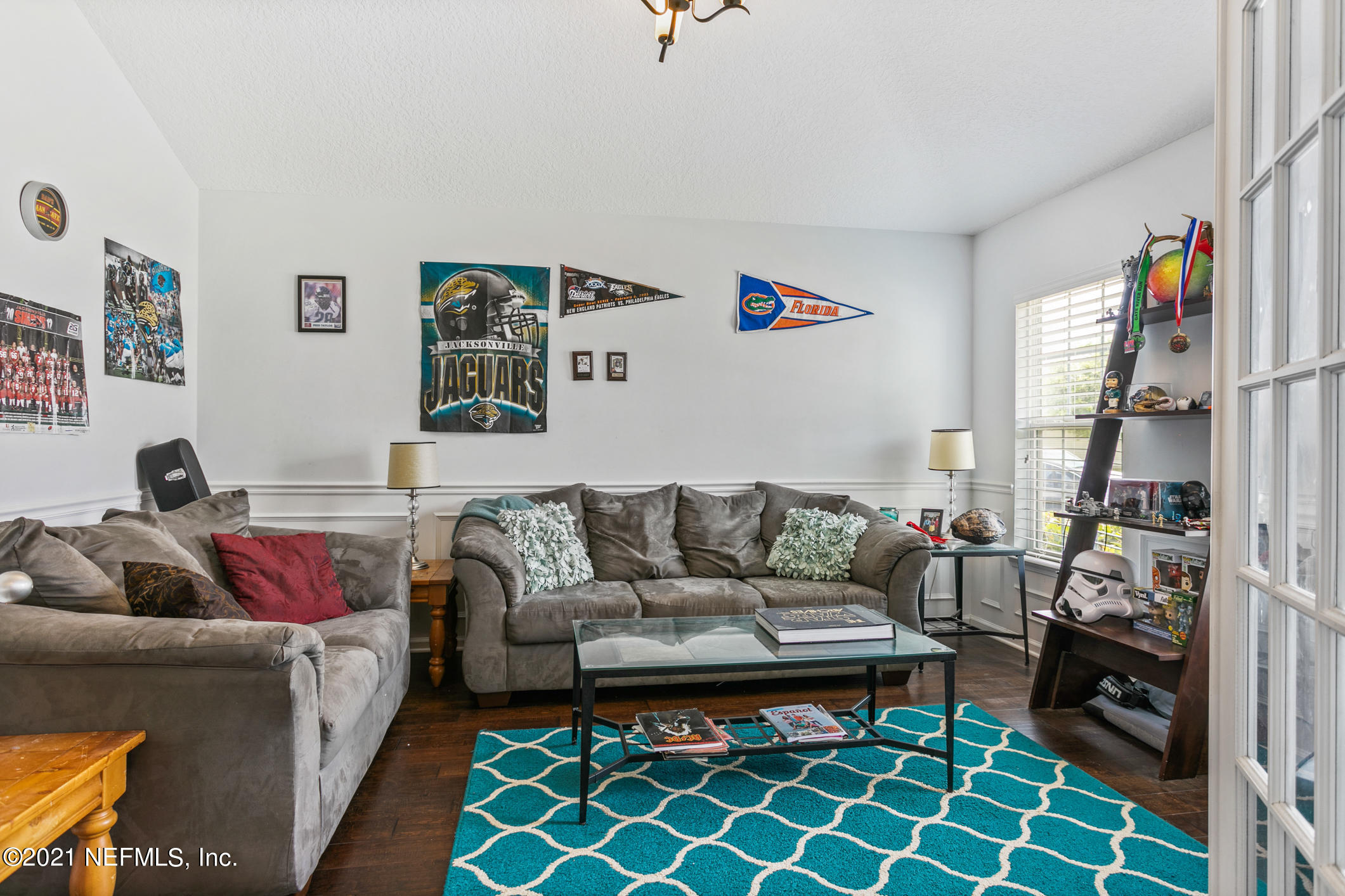 1365 Royal Dornoch Drive Jacksonville, FL 32221 - Photo 6 of 32 a living room with furniture and a couch