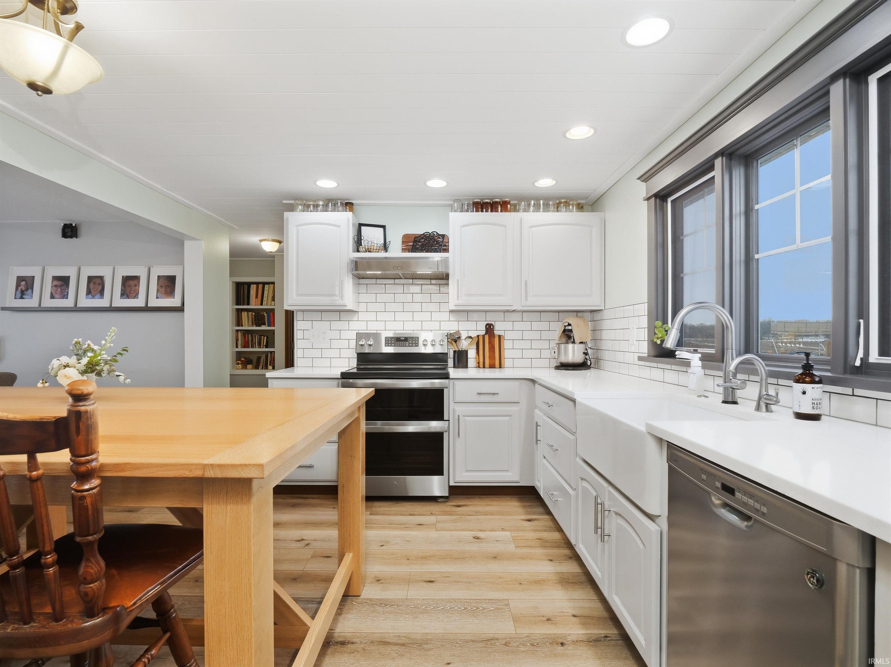 8003 Hosler Road Leo, IN 46765 - Photo 4 of 32