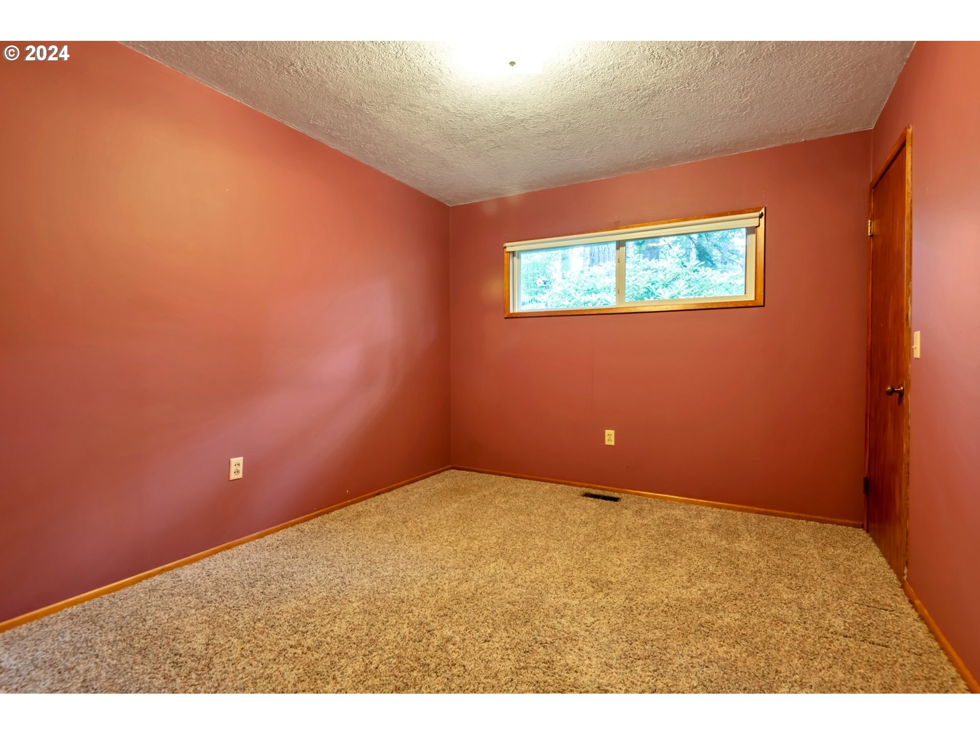 19216 South Neil Road Estacada, OR 97023 - Photo 14 of 33 a view of an empty room