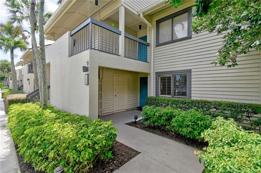 5152 Southeast Club Way, Unit 104 Stuart, FL 34997 - Photo 3 of 43
