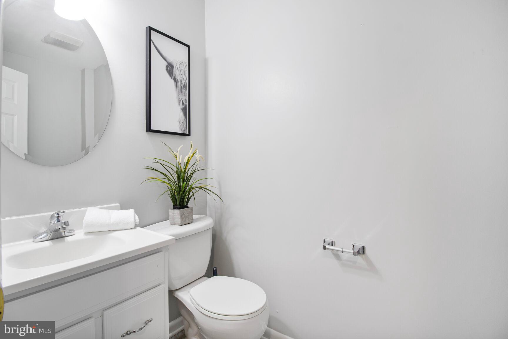10611 Meadowhill Road Silver Spring, MD 20901 - Photo 23 of 29 a bathroom with a toilet a sink and mirror