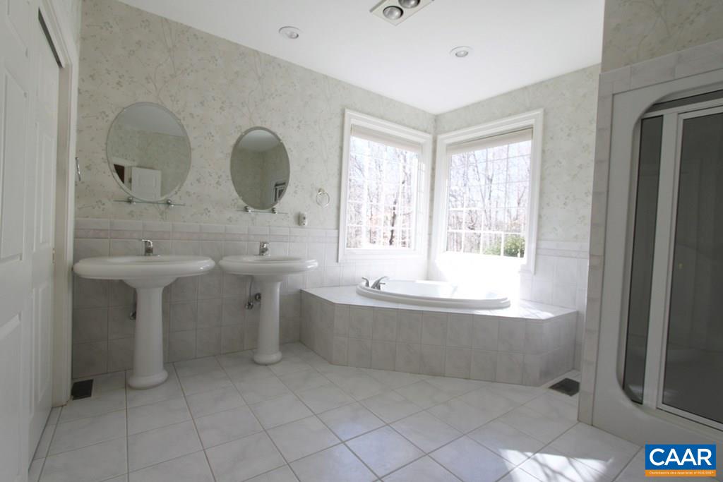245 Terrell Road West Charlottesville, VA 22901 - Photo 14 of 23 a bathroom with a bathtub sink and mirror