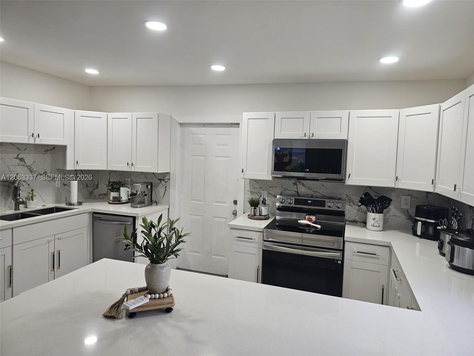 75 Southwest 18th Avenue Homestead, FL 33030 - Photo 6 of 32 Gallery Image 6