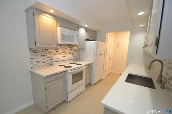 $2,100 | 125 Warner Hill Road, Unit 27, Stratford, CT 06614