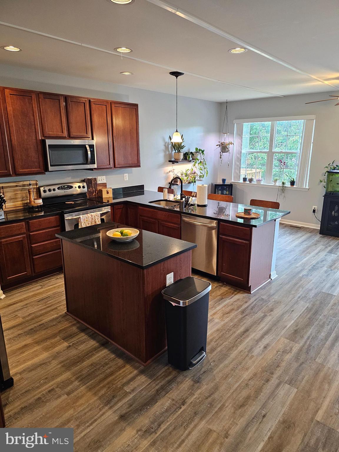 64 Milestone Court Chambersburg, PA 17201 - Photo 25 of 59 Beautiful and functional Granite countertops.