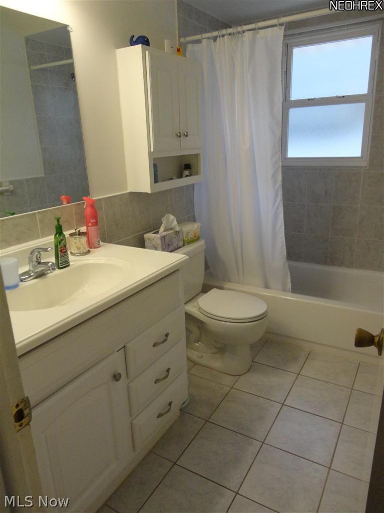 12116 Grannis Road Garfield Heights, OH 44125 - Photo 11 of 14 Remodeled full bath