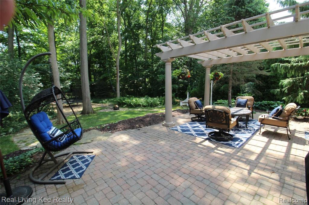 1081 Chesapeake Rochester Hills, MI 48307 - Photo 9 of 80