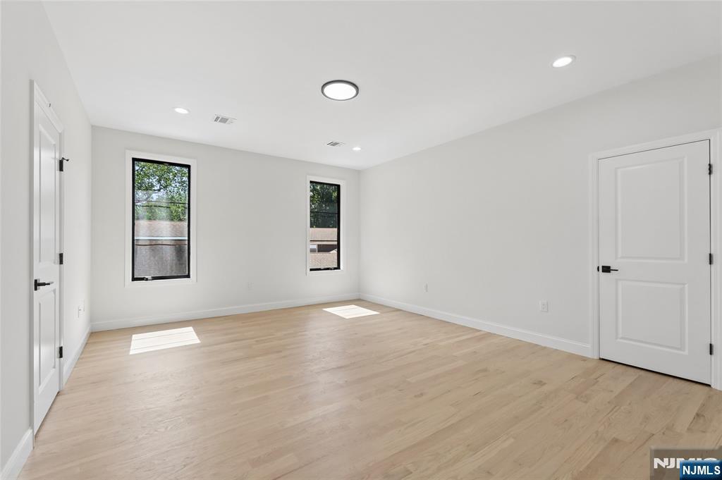 532 Hobart Road Paramus, NJ 07652 - Photo 33 of 46
