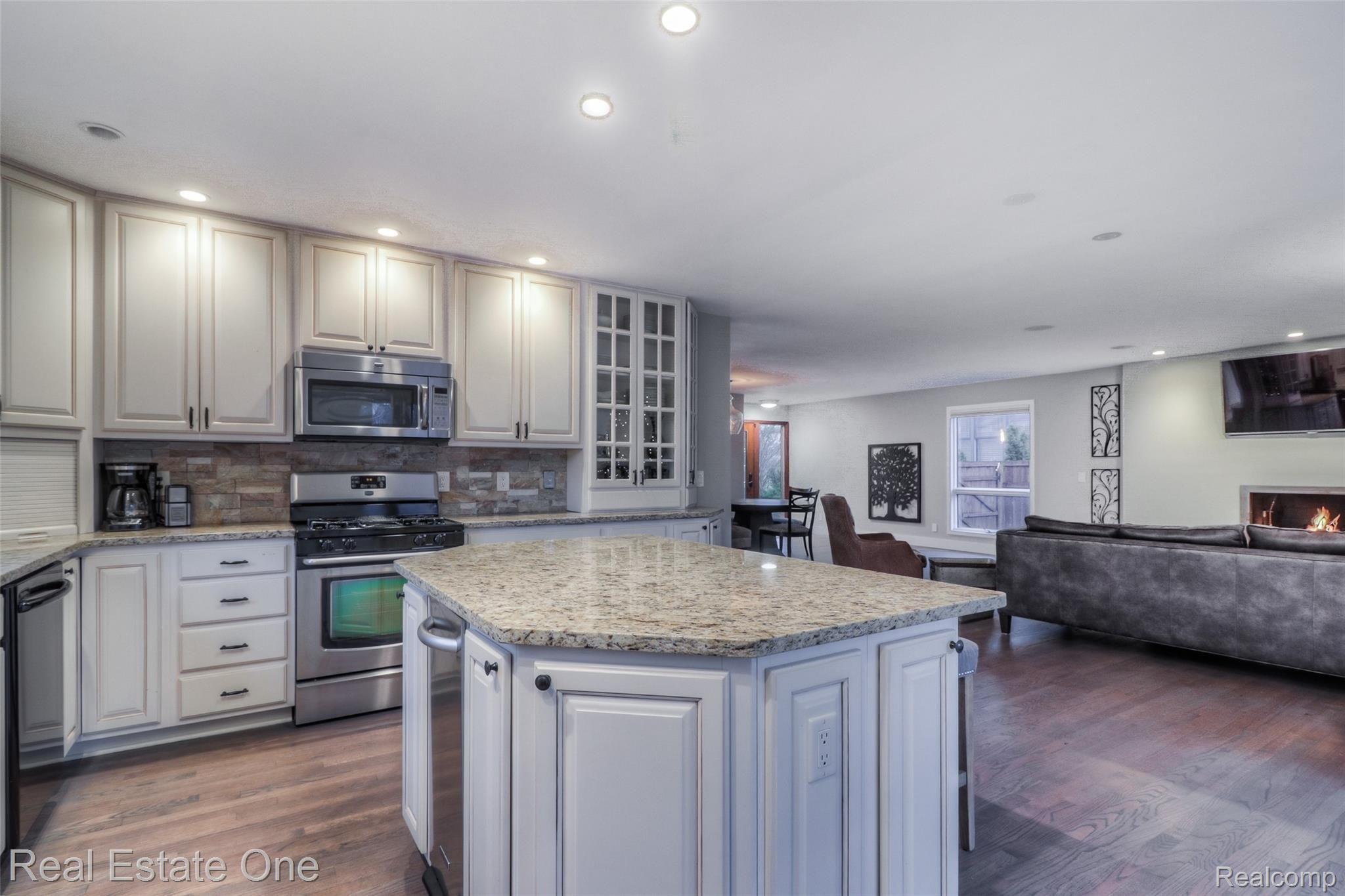 360 Linwood Avenue Rochester, MI 48307 - Photo 17 of 50 360 Linwood_LRT-2019_-13.JPG